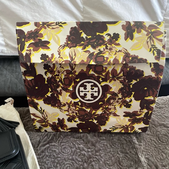 Tori Burch FLEMING CONVERTIBLE SHOULDER BAG - Picture 7 of 10